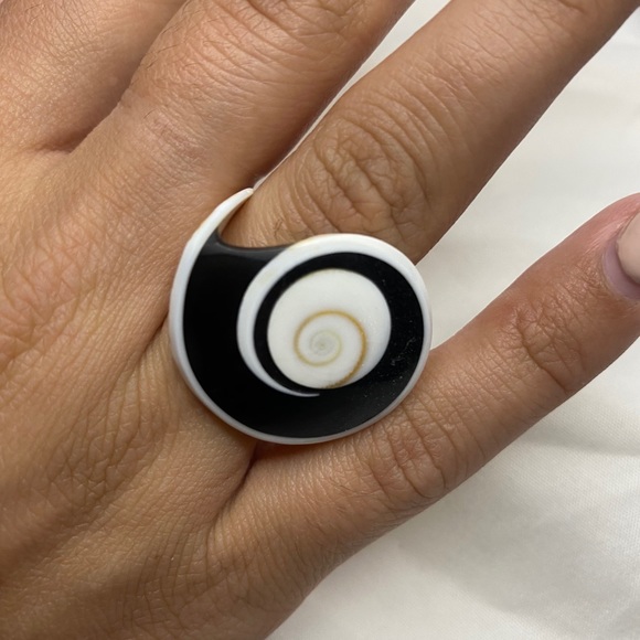 Hand carved Shell Ring - Picture 2 of 8